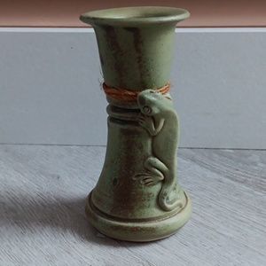Ceramic candle holder with little 🦎